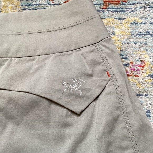 Arc'teryx A2B Skort Skirt Shorts Sand Beige Wrap Golf Pickleball Tennis small - Picture 10 of 10